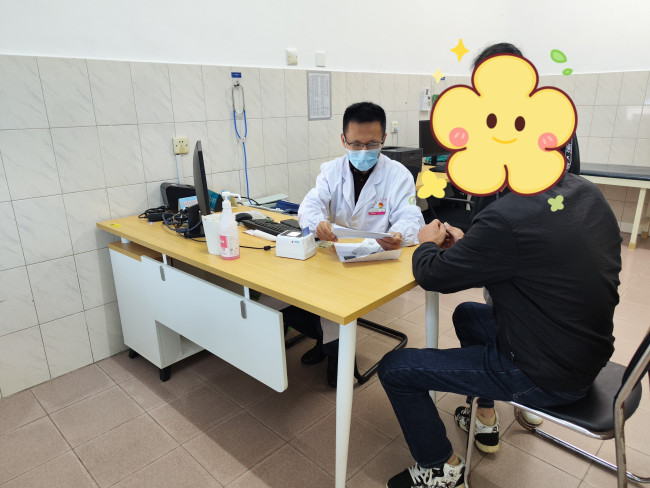 男子长期吃感冒药中毒突然无法行走